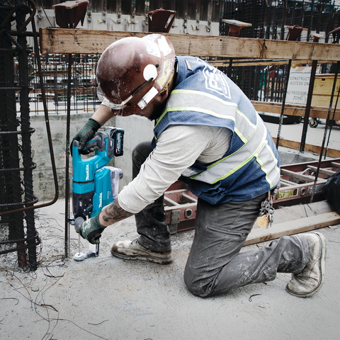 Makita GRH07M1W 40V max XGT® 1-1/8" SDS-PLUS AVT® Rotary Hammer Kit with Dust Extractor, AFT®, AWS Capable