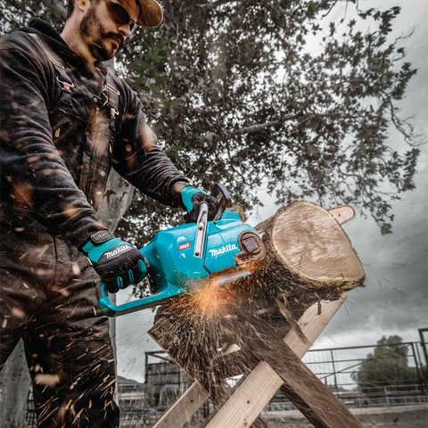 Makita GCU05M1 40V max XGT Brushless Cordless 16" Chain Saw Kit