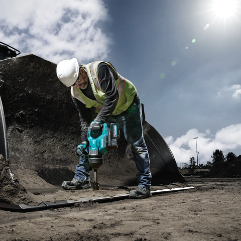 Makita GWT10T 40V max XGT® Brushless Cordless 4-Sp. High-Torque 1" Sq. Drive D-Handle Extended Anvil Impact Wrench kit w/ Friction Ring (5.0Ah)