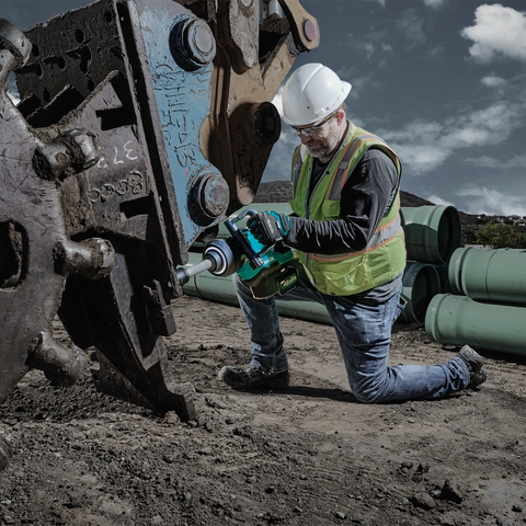 Makita GWT10T 40V max XGT® Brushless Cordless 4-Sp. High-Torque 1" Sq. Drive D-Handle Extended Anvil Impact Wrench kit w/ Friction Ring (5.0Ah)