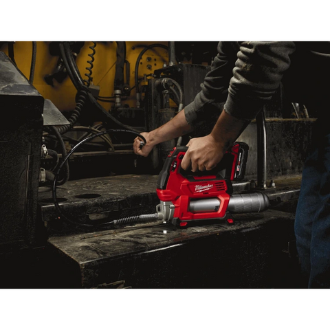 Milwaukee 2646-21CT M18™ Cordless 2-Speed Grease Gun Kit