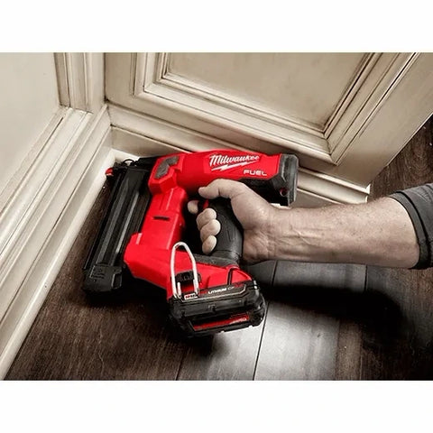 Milwaukee 2746-21CT M18 FUEL™ 18 Gauge Brad Nailer Kit