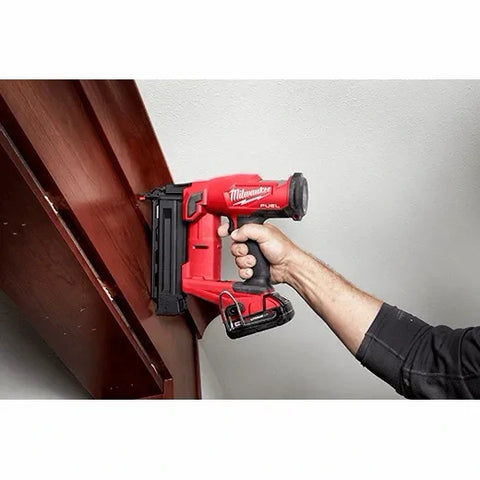 Milwaukee 2746-21CT M18 FUEL™ 18 Gauge Brad Nailer Kit