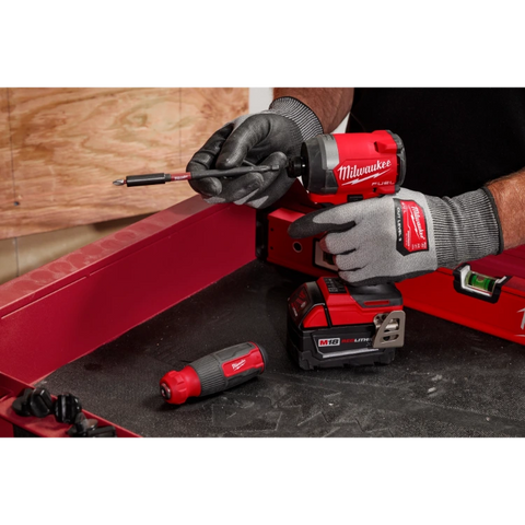 Milwaukee 48-22-2915 14-IN-1 Multi-Bit Screwdriver w/ SHOCKWAVE™ Impact Duty Bits