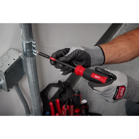 Milwaukee 48-22-2915 14-IN-1 Multi-Bit Screwdriver w/ SHOCKWAVE™ Impact Duty Bits