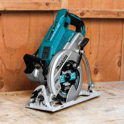 Makita XSR01PT circular saw jobsite image