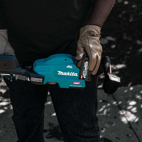 Makita GHU04M1 Feature Shot (battery insert)