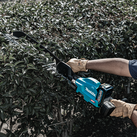 Makita GHU04M1 Action Shot 4