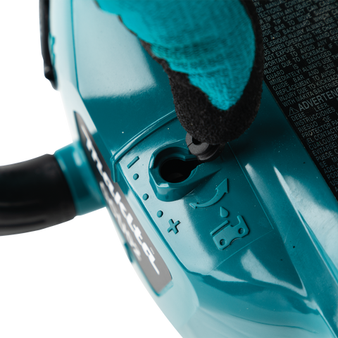 Makita GCU01Z Feature Shot (bar oil flow adjustment)