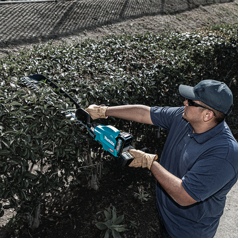 Makita GHU04M1 Action Shot 5