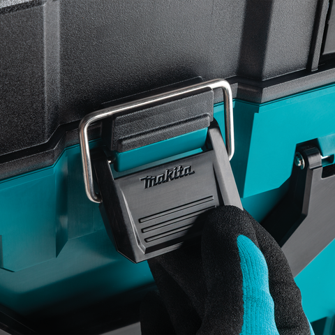 Makita BCC01 Feature Shot (lid latch)